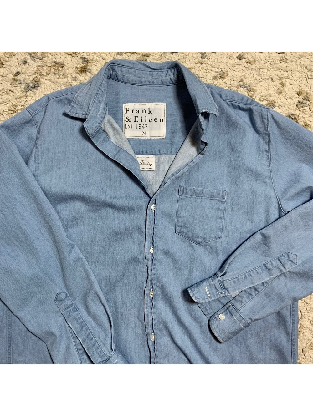 Frank & Eileen Women's Light Blue Denim Shirt size Medium